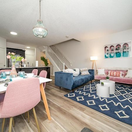 Mediterranean Retreat - King Bed - Fireplace - Jacuzzi - Fast Wi-Fi - Games Room - Free Parking & Netflix Edmonton Exterior foto