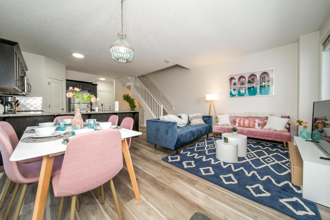 Mediterranean Retreat - King Bed - Fireplace - Jacuzzi - Fast Wi-Fi - Games Room - Free Parking & Netflix Edmonton Exterior foto