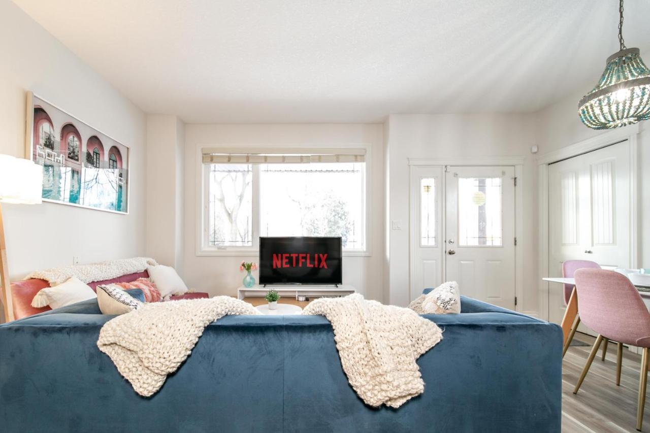 Mediterranean Retreat - King Bed - Fireplace - Jacuzzi - Fast Wi-Fi - Games Room - Free Parking & Netflix Edmonton Exterior foto