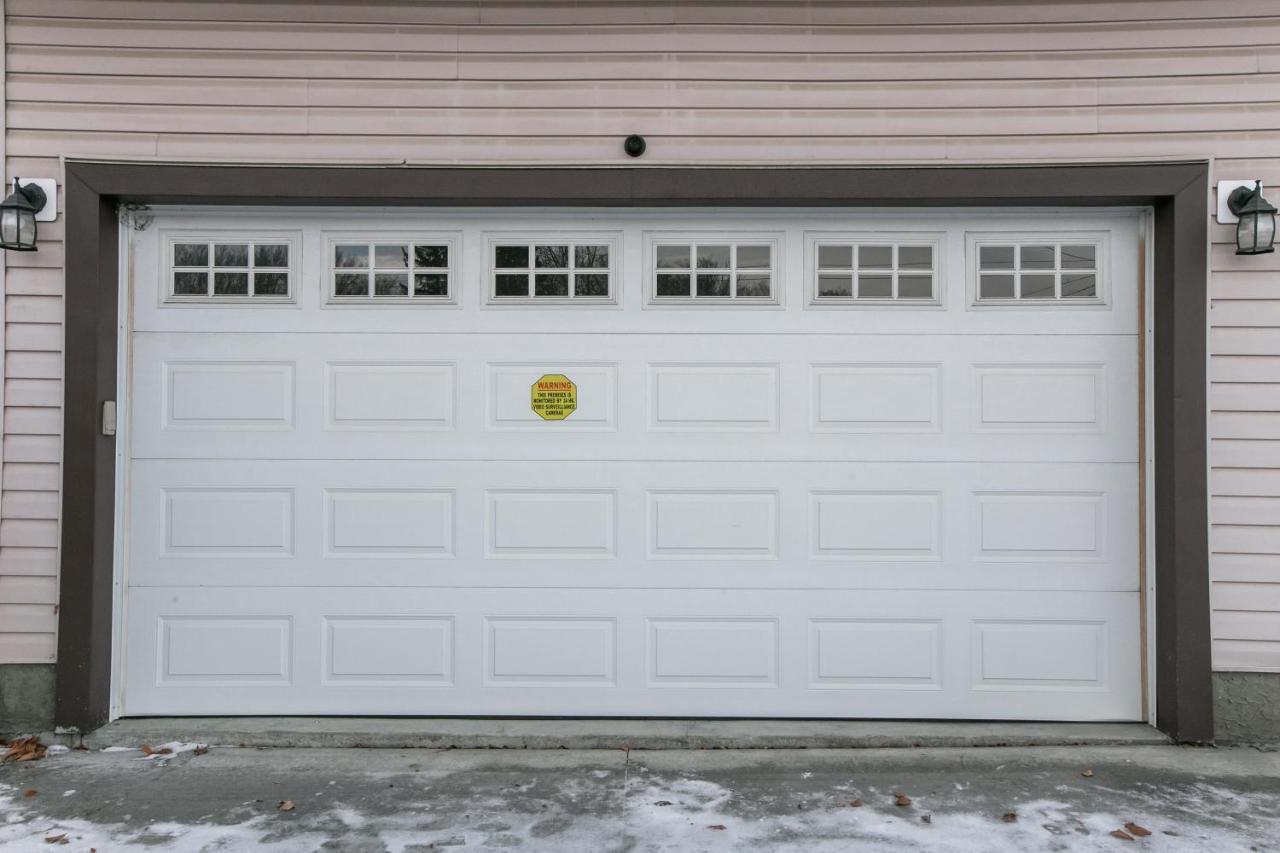 Mediterranean Retreat - King Bed - Fireplace - Jacuzzi - Fast Wi-Fi - Games Room - Free Parking & Netflix Edmonton Exterior foto